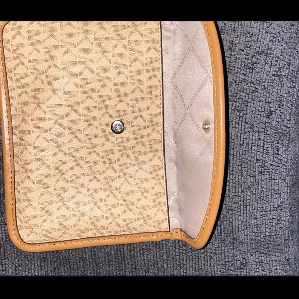 Michael Kors wristlet